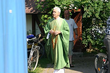 Pfarrer Rolf Stehlin - letzte Konzentration vor dem Gottesdienst
